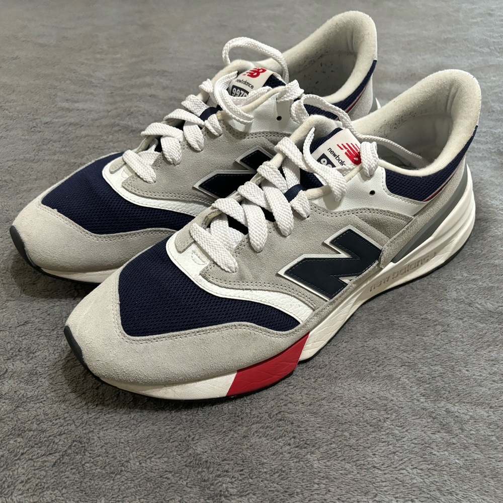 New Balance Men's Gray and Navy Sneakers